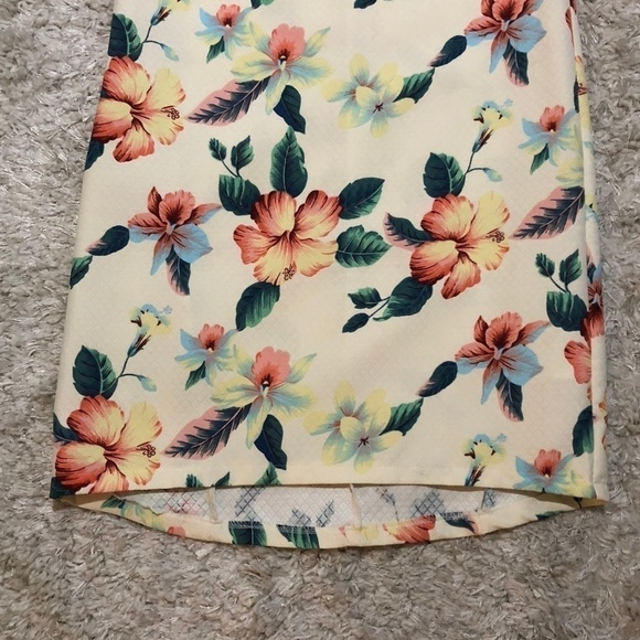 AX Paris Cream Floral Shift Dress (fits like sz 4) - Picture 4 of 8